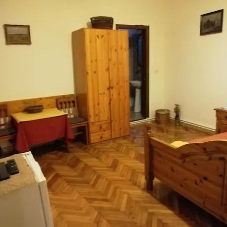 Arthouse Lucrezia بيت ضيافة