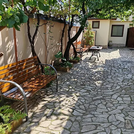 Guest house Arthouse Lucrezia 2*