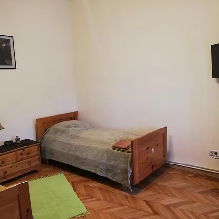 Πανσιόν Arthouse Lucrezia